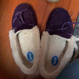 Women’s moccasin slippers